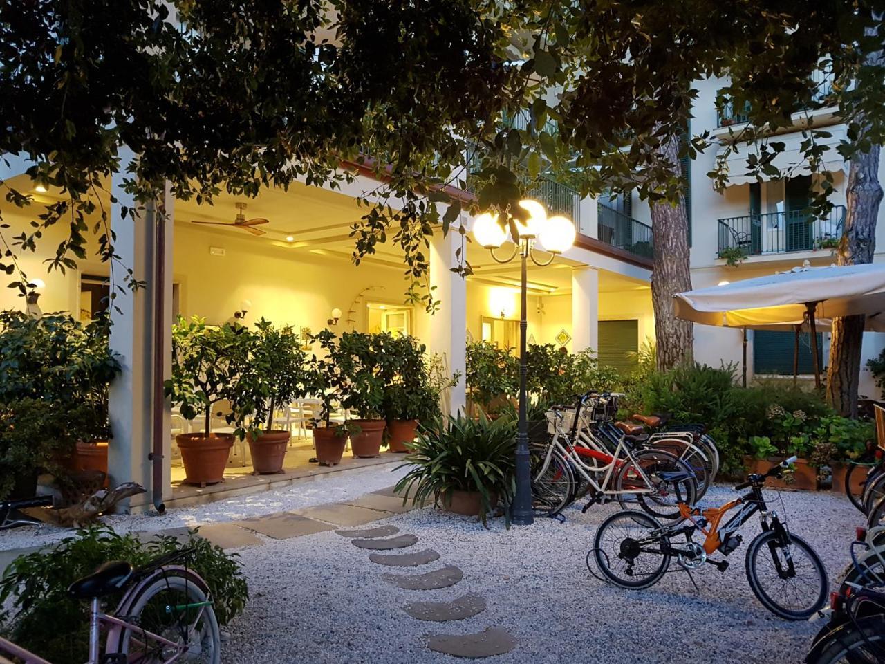 Hotel La Primula Forte dei Marmi Exterior foto